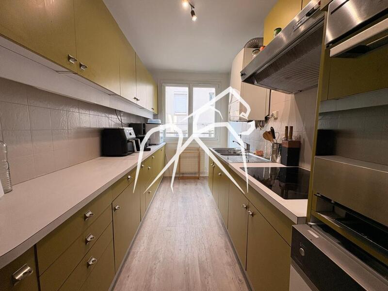 Appartement ancien - 71 m² - 3 pièces