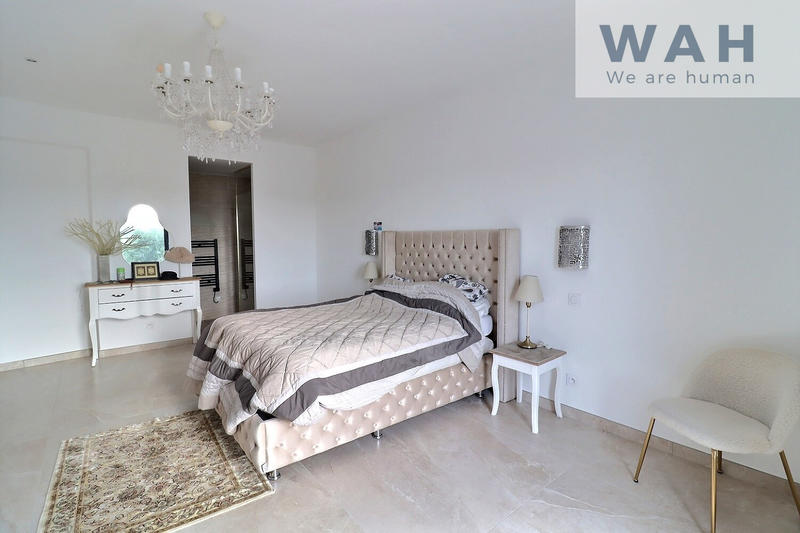 Villa - 220 m² - 5 pièces