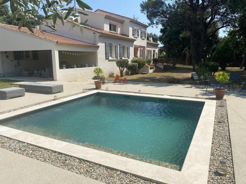 Maison - 230 m² - 8 pièces