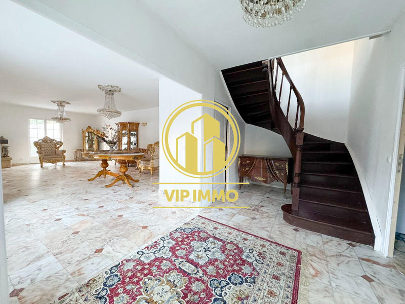 Maison - 203 m² - 5 pièces