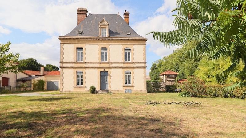 Maison de maîtres - 255 m² - 17 pièces