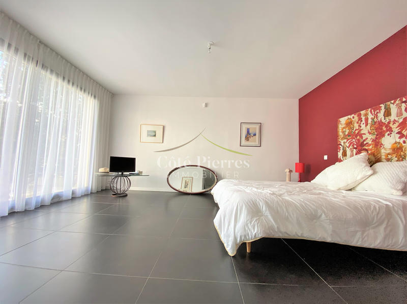 Maison - 220 m² - 6 pièces