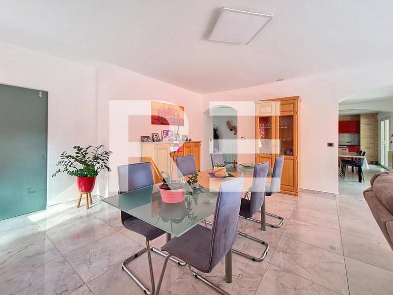 Villa - 199 m² - 8 pièces