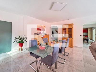 Villa - 199 m² - 8 pièces