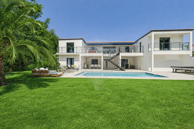 Villa - 245 m² - 7 pièces