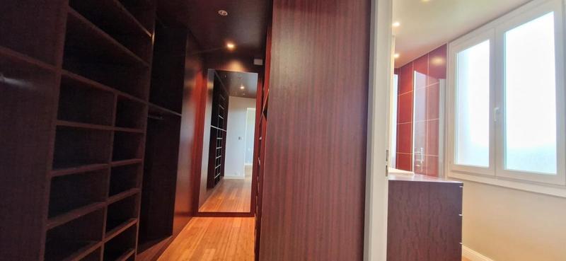 Maison - 210 m² - 6 pièces