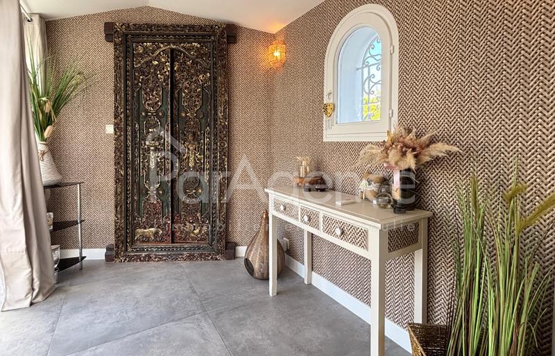 Maison - 246 m² - 6 pièces