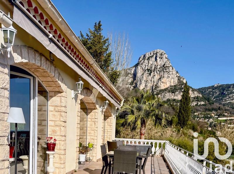 Maison - 195 m² - 6 pièces