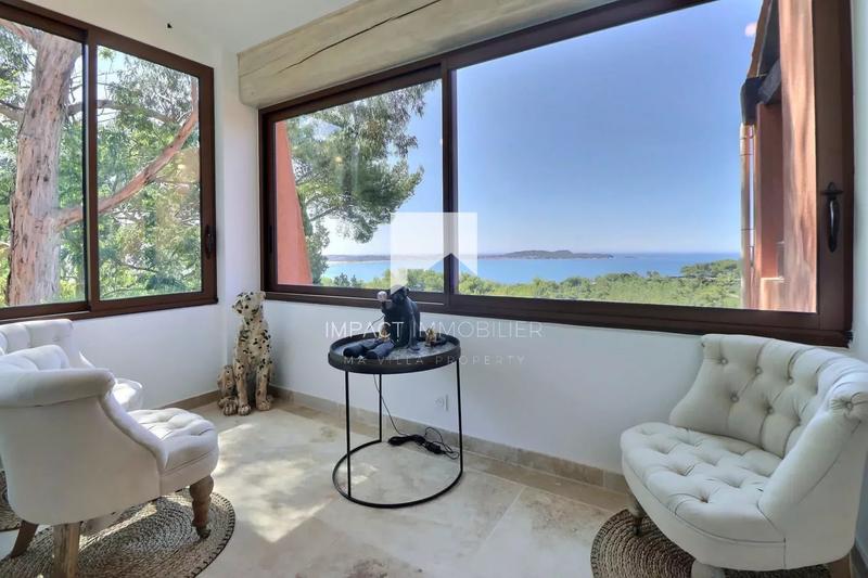 Maison - 241 m² - 6 pièces