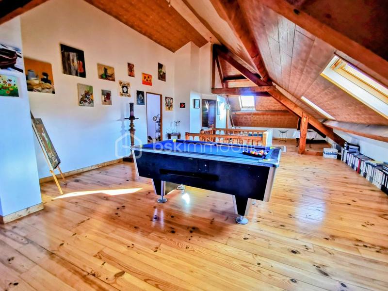 Maison - 222 m² - 10 pièces