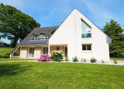 Maison - 198 m² - 10 pièces