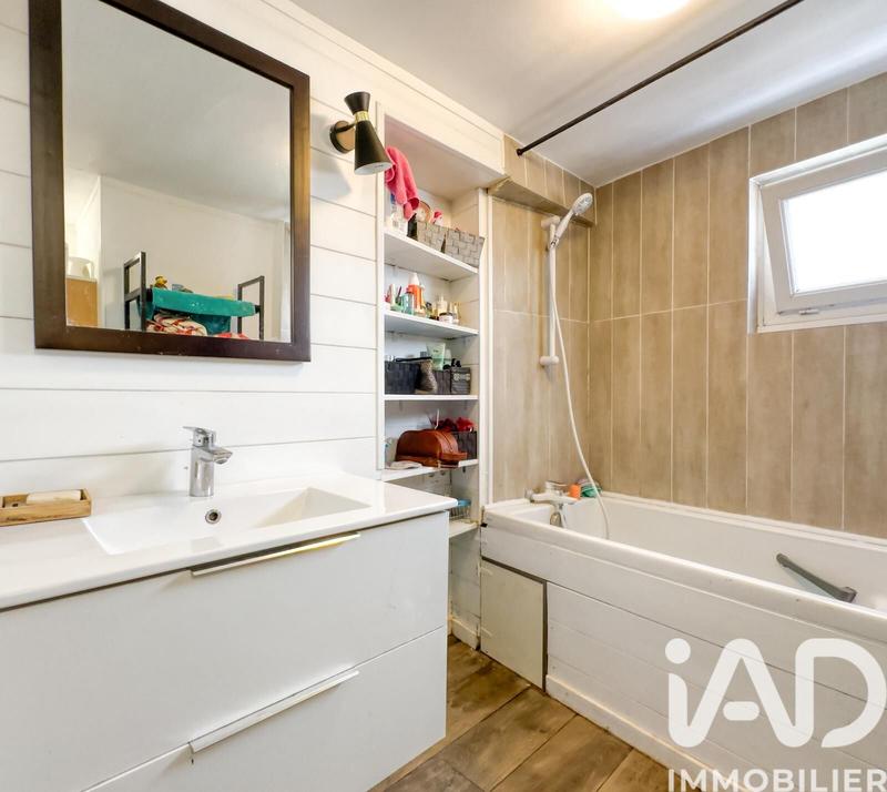 Maison - 195 m² - 9 pièces