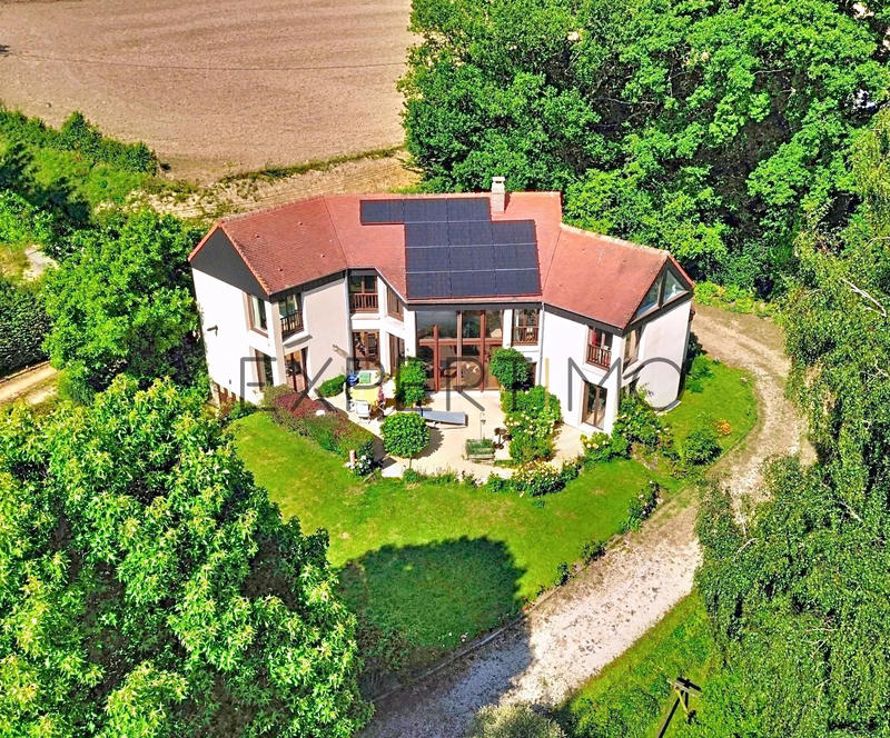 Maison - 218 m² - 9 pièces