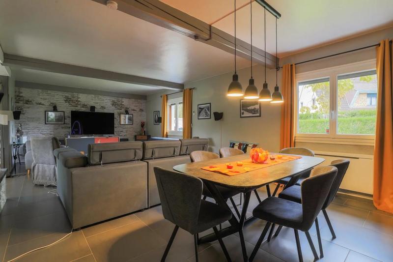 Maison - 238 m² - 7 pièces