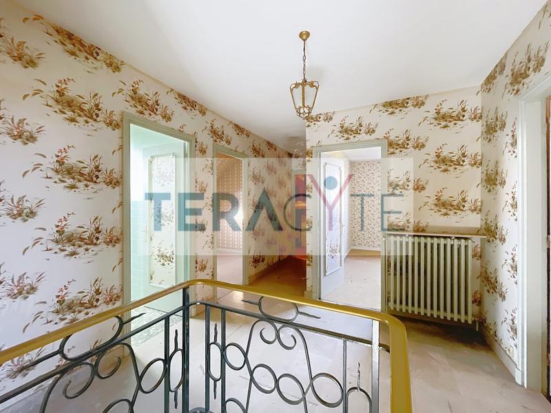 Maison traditionnelle - 216 m² - 7 pièces