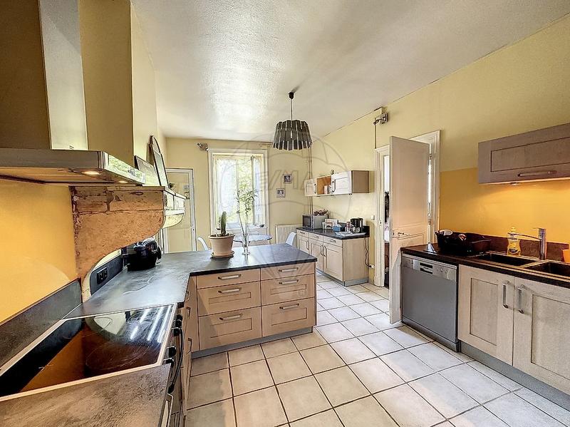 Maison - 223 m² - 7 pièces