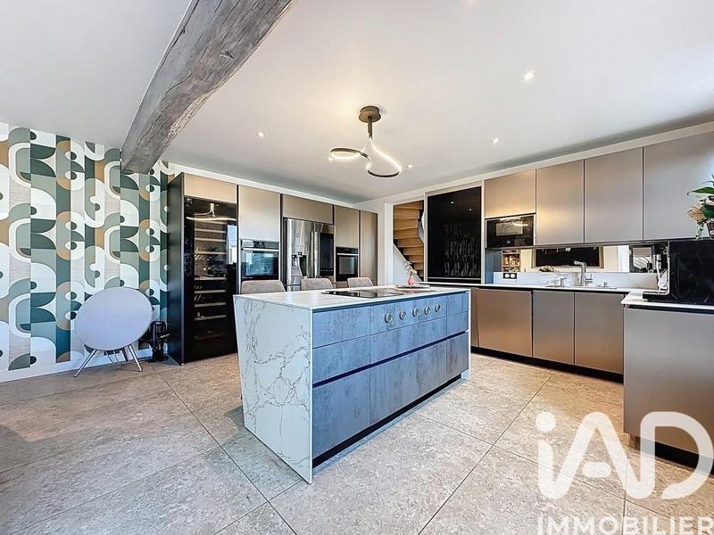 Maison - 182 m² - 7 pièces