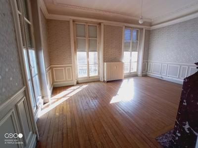 Maison - 581 m² - 1 pièce