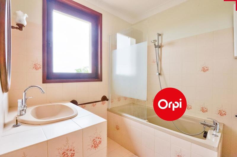 Maison - 256 m² - 6 pièces