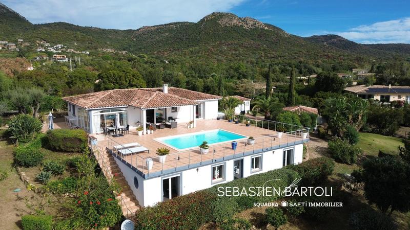 Maison - 192 m² - 7 pièces