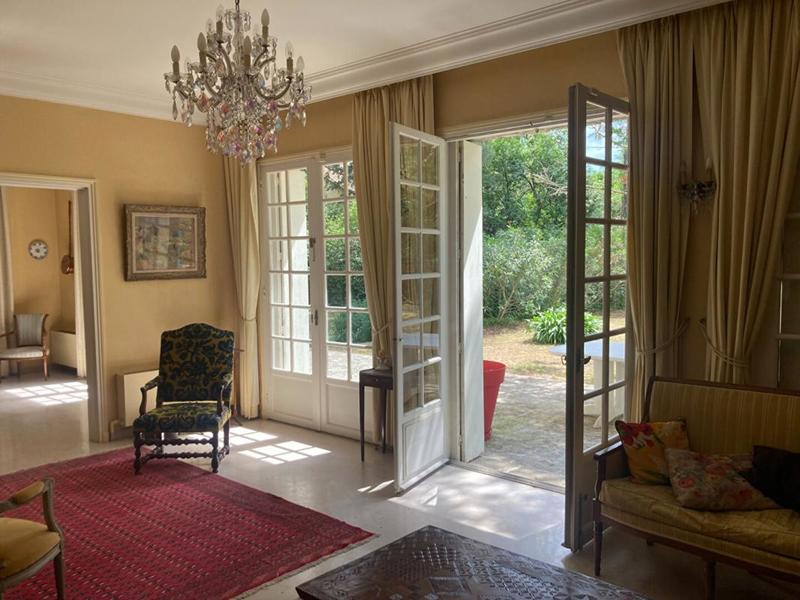 Propriété - 260 m² - 9 pièces