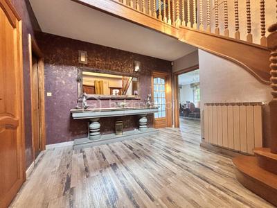 Pavillon - 199 m² - 9 pièces