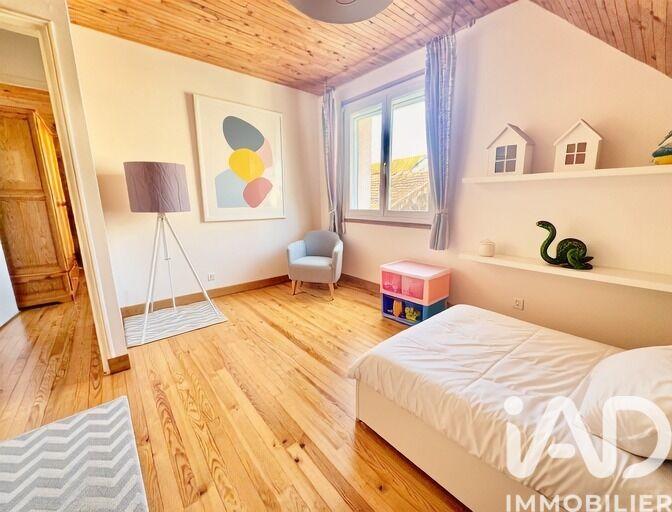 Maison - 286 m² - 9 pièces