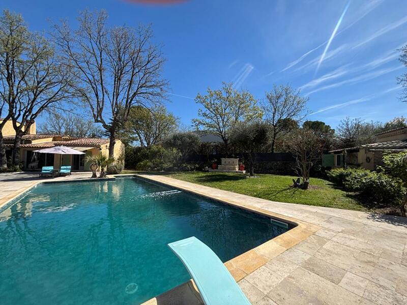 Maison - 246 m² - 8 pièces