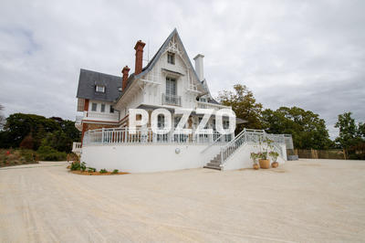 Maison - 700 m² - 15 pièces