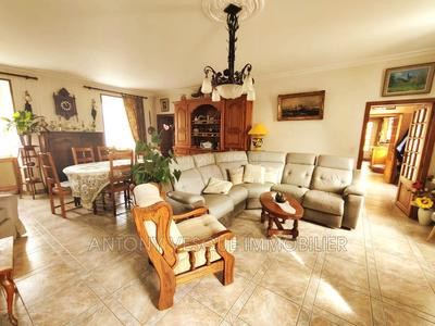 Maison - 250 m² - 10 pièces