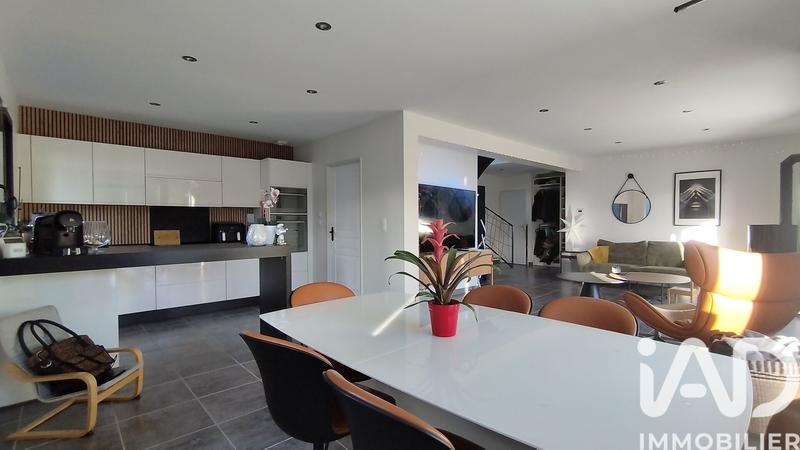 Maison - 122 m² - 5 pièces