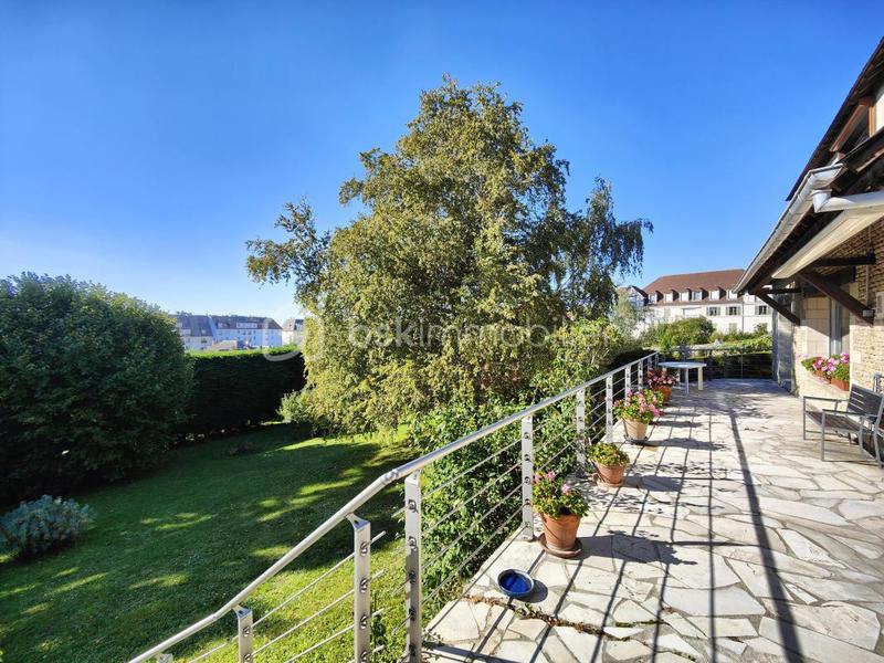 Demeure - 181 m² - 8 pièces