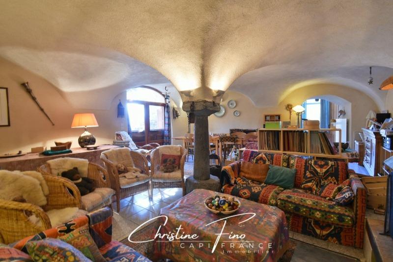 Maison - 196 m² - 9 pièces