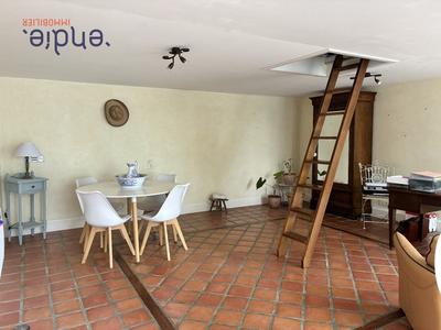 Maison - 230 m² - 8 pièces