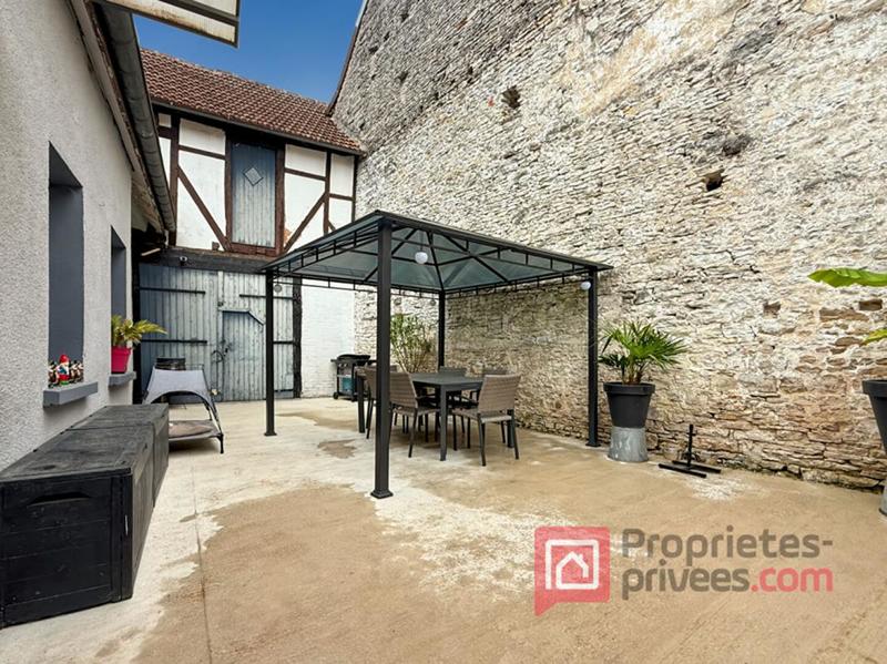 Maison - 175 m² - 9 pièces