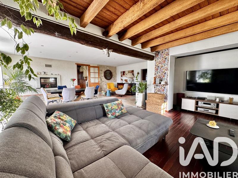 Maison - 279 m² - 11 pièces