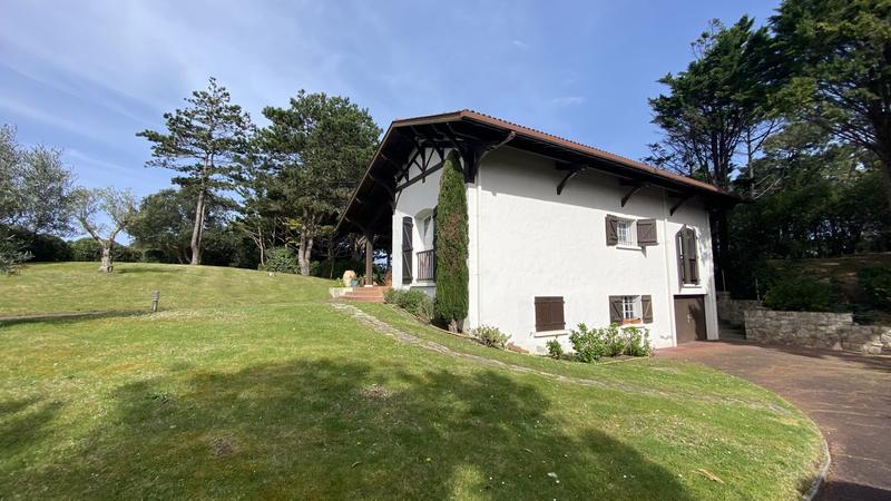 Maison - 210 m² - 6 pièces
