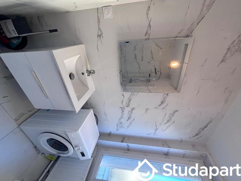 Chambre - 11 m² - 1 pièce