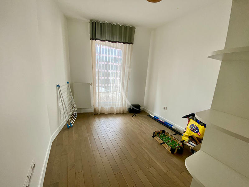 Appartement - 90 m² - 4 pièces