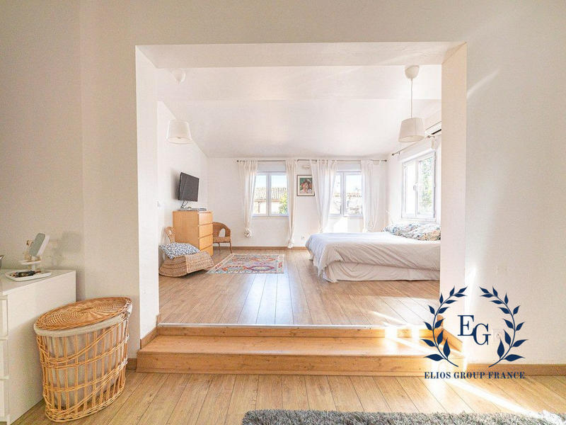 Maison - 252 m² - 7 pièces