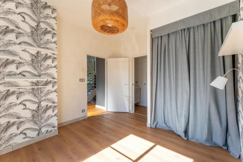 Maison - 180 m² - 7 pièces