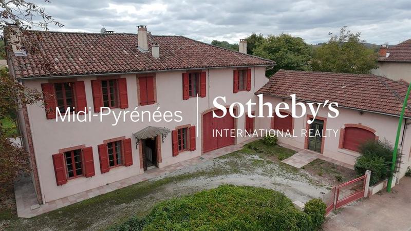 Maison - 299 m² - 8 pièces