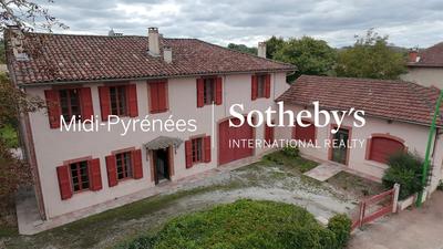 Maison - 299 m² - 8 pièces