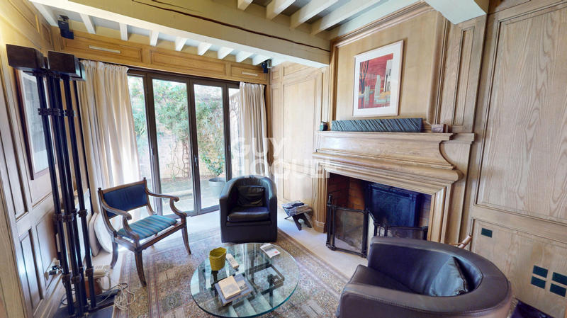 Maison - 243 m² - 9 pièces