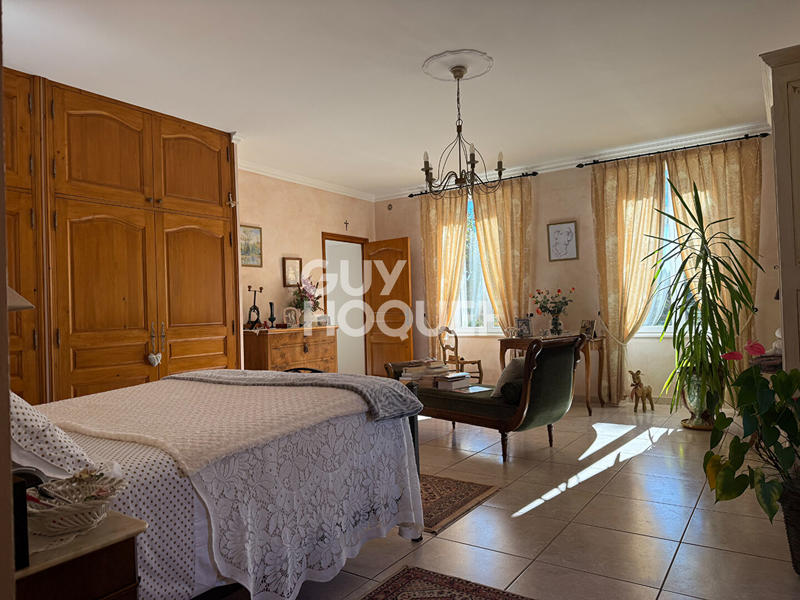 Maison bourgeoise - 680 m² - 20 pièces