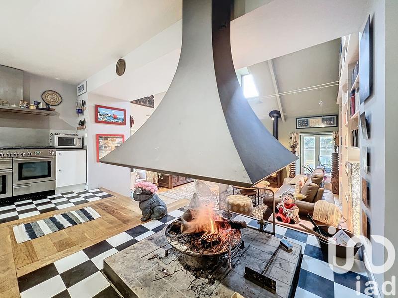 Maison - 230 m² - 9 pièces