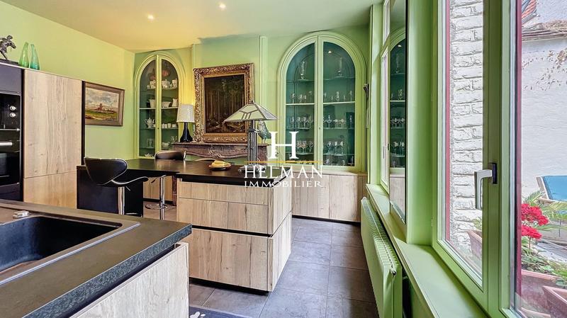 Maison - 231 m² - 8 pièces