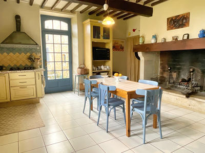 Maison - 260 m² - 9 pièces