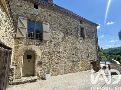 Maison - 224 m² - 8 pièces