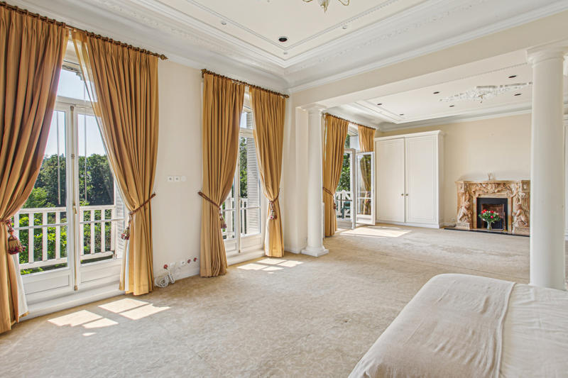 Maison - 425 m² - 11 pièces